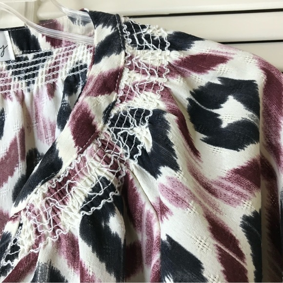 Wonderly Womens Size XS‎ Split Neck Geometric Print Top Tonal Pullover Smocking - Picture 3 of 8